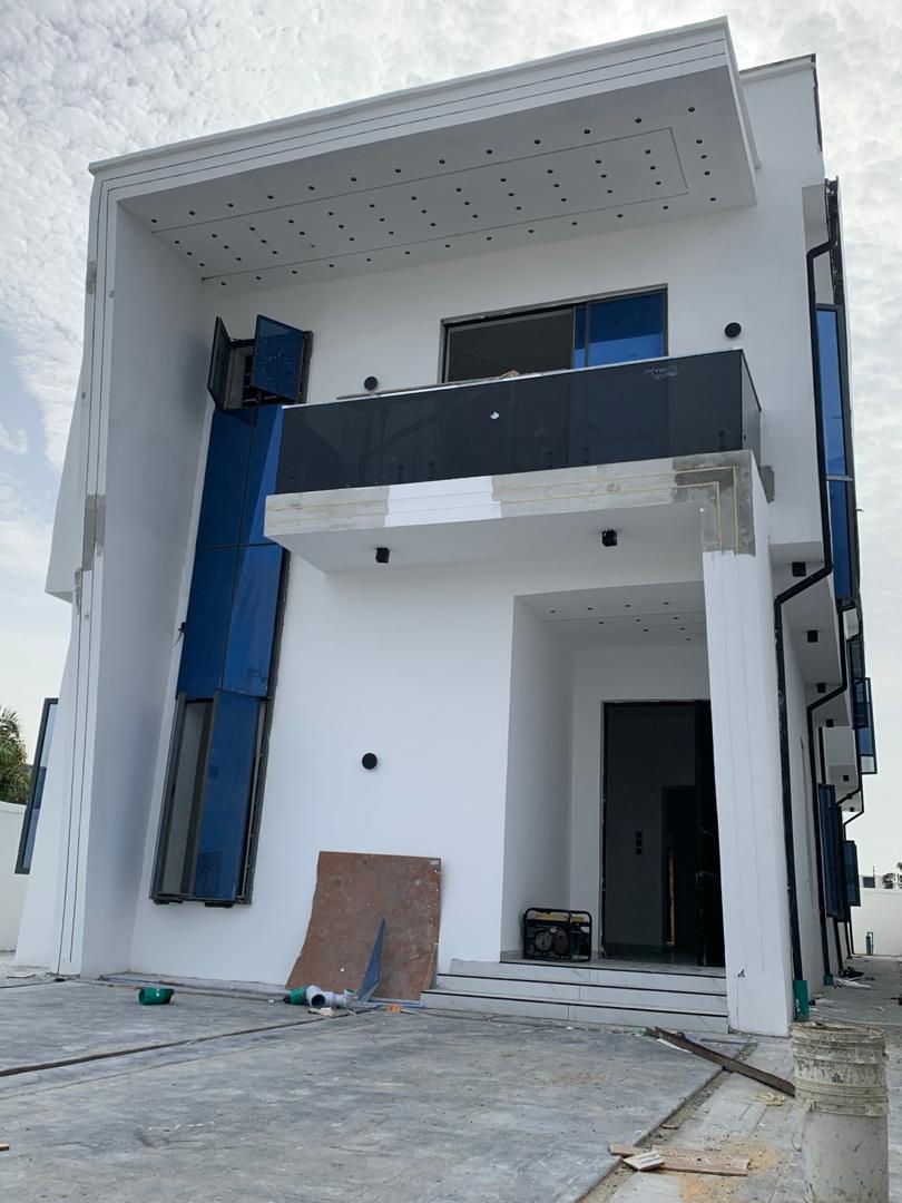 5 BEDROOMS ROOM FULLY DETACHED DUPLEX